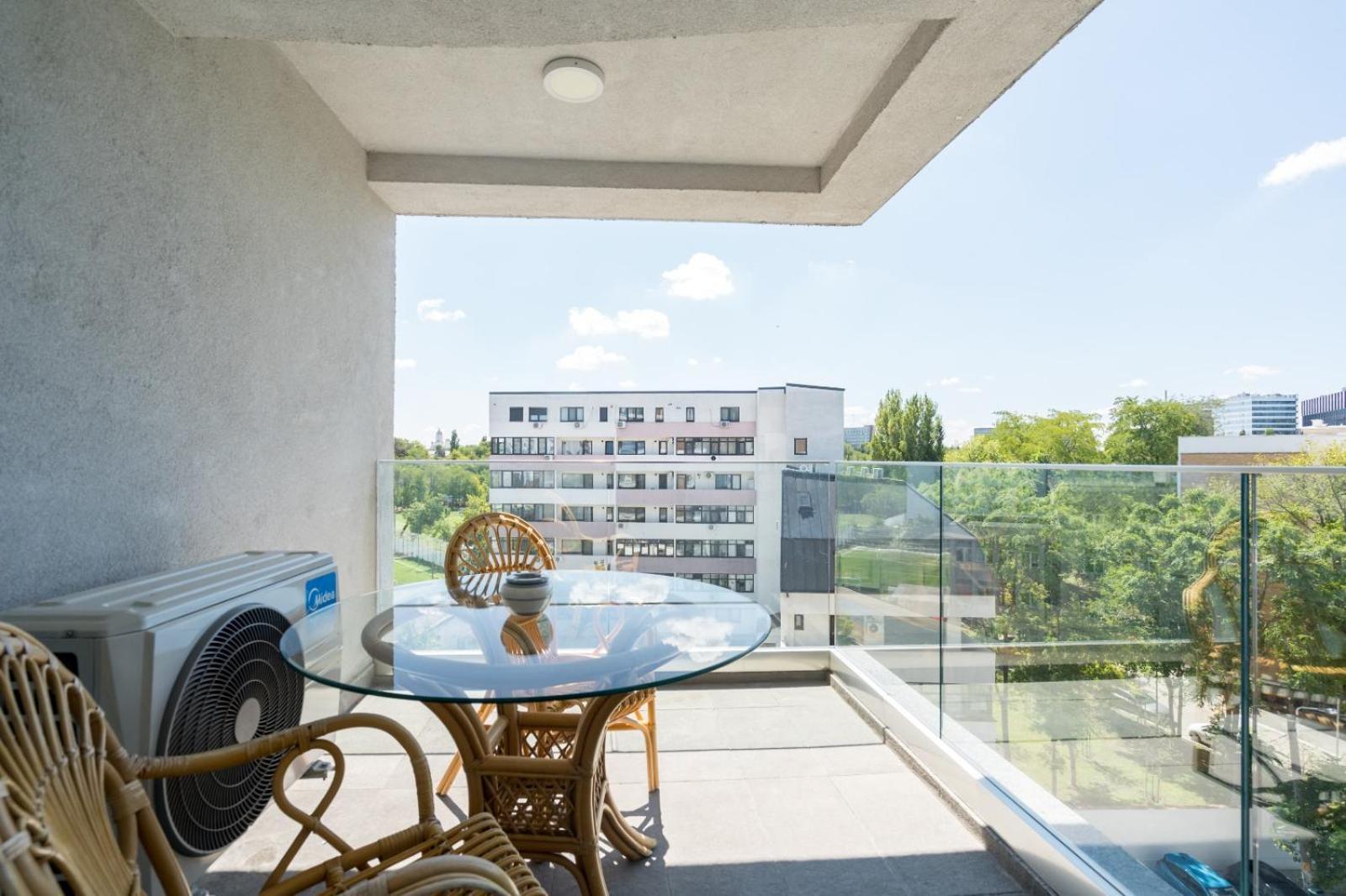 A Home Away - Politehnica Park ブカレスト エクステリア 写真